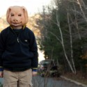 豚の仮面をかぶった子ども、映画『スナッチャーズ・フィーバー』（ジェイ・ダール監督）より