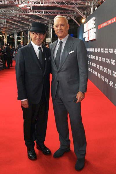 スピルバーグ監督とトム・ハンクス、映画『ブリッジ・オブ・スパイ』プレミアにて
