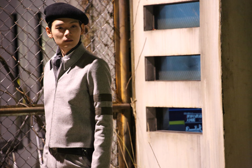 ベレー帽姿の古川雄輝、映画『太陽』（入江悠監督）より