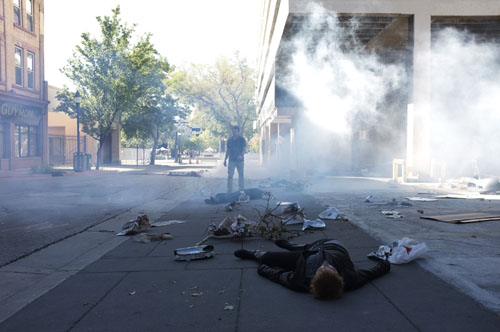 映画『エイリネイト-侵略地区-』（マイケル・シャムウェイ監督）