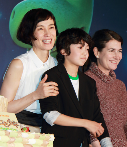 笑顔の安田成美、映画『アーロと少年』来日会見にて