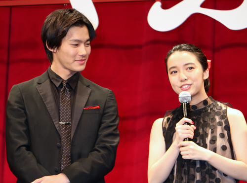 野村周平と上白石萌音、映画『ちはやふる -上の句-』完成披露試写会にて