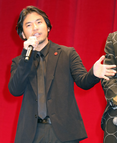 小泉徳宏監督「現場では振り向いたら真剣佑」とオフにも撮影に参加した真剣佑のことを語る