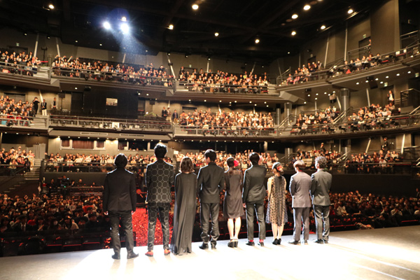映画『ちはやふる -上の句-』完成披露試写会にて、登壇者は客席に向かってメッセージ