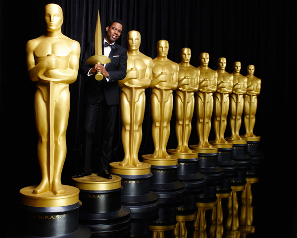 第８８回アカデミー賞授賞式ホストのクリス・ロックとオスカー像