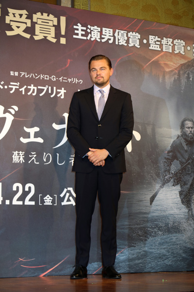 青年実業家のようなレオナルド・ディカプリオ、映画『レヴェナント：蘇えりし者』来日会見にて