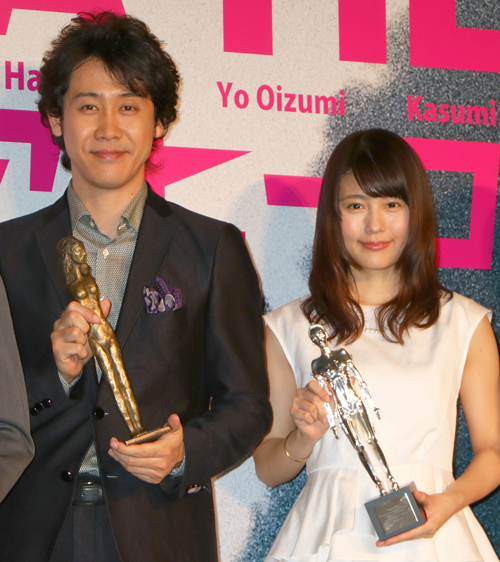 大泉洋と有村架純、映画『アイアムアヒーロー』完成報告会見にて