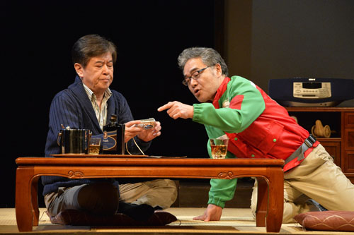 風間杜夫と岩松了、舞台「家庭内失踪」公開舞台稽古にて