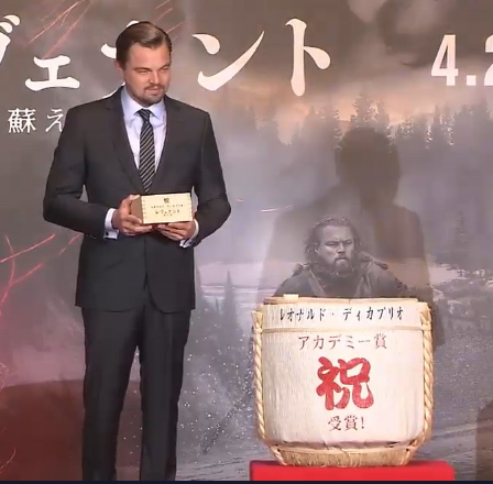 レオナルド・ディカプリオ、映画『レヴェナント：蘇えりし者』来日ジャパンプレミアにて鏡開き体験