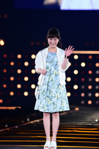 女優の高畑充希、東京ガールズコレクション2016 SPRING/SUMMERのランウェイにて