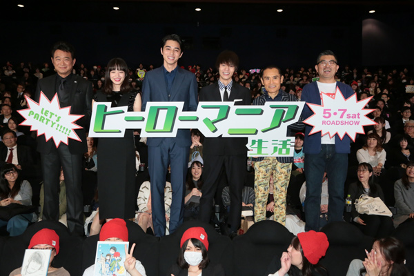 映画『ヒーローマニア-生活-』完成ヒーロー上映会に出席した東出昌大、窪田正孝、小松菜奈、船越英一郎、片岡鶴太郎、豊島圭介監督、仮面ライダー1号（ゲスト）