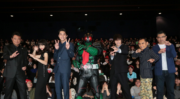 決めポーズ！映画『ヒーローマニア-生活-』完成ヒーロー上映会にて