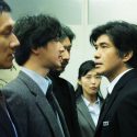 一触即発?!瑛太（新聞記者の秋川役）と佐藤浩市（三上義信 役）、映画『64-ロクヨン-前編』（瀬々敬久監督）より