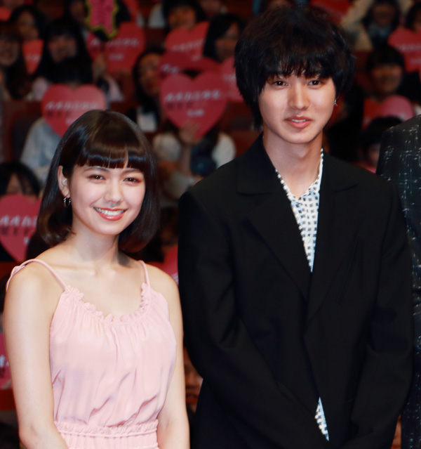 オオカミ少女役の二階堂ふみとドS王子役の山﨑賢人、映画『オオカミ少女と黒王子』ジャパンプレミアにて