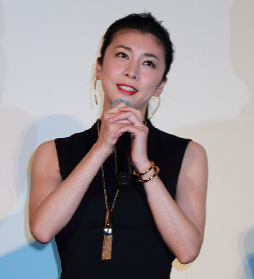 竹内結子、映画『殿、利息でござる！』完成披露試写会舞台あいさつにて