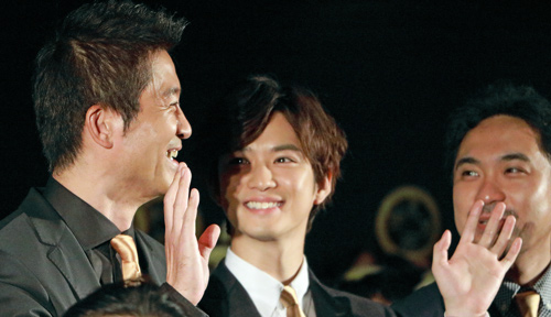 千葉雄大と寺脇康文と橋本一郎、映画『殿、利息でござる！』完成披露試写会舞台あいさつにて