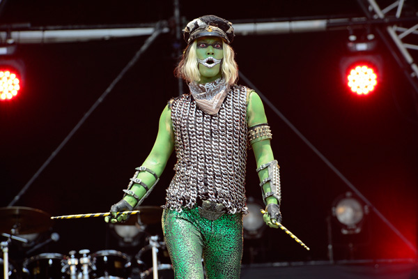 桐谷健太（Dr）、TOKYO METROPOLITAN ROCK FESTIVAL2016にて