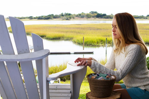 ギャビー（テリーサ・パーマー）、映画『きみがくれた物語』（ロス・カッツ監督）より