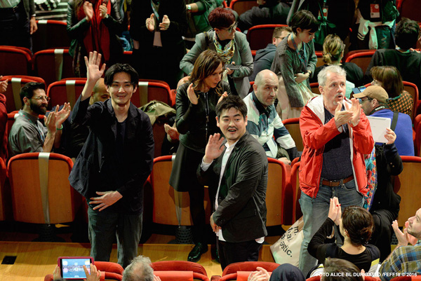 松田龍平×沖田修一、ヨーロッパプレミアでスタンディングオベーションに応える