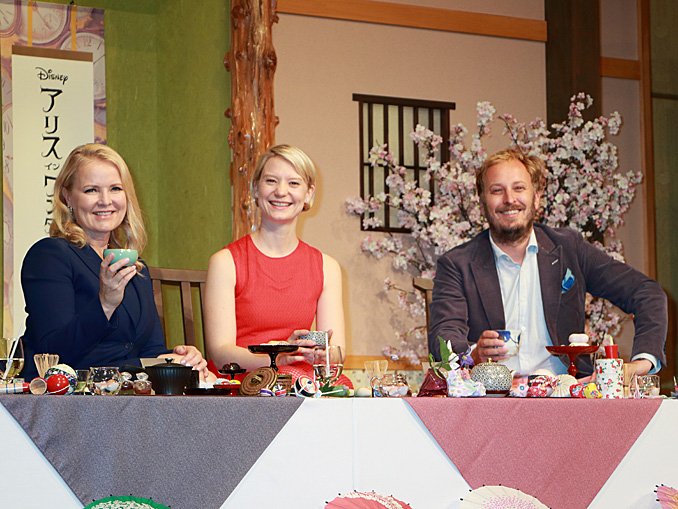 映画『アリス・イン・ワンダーランド／時間の旅』来日お茶会会見レポートの表紙写真