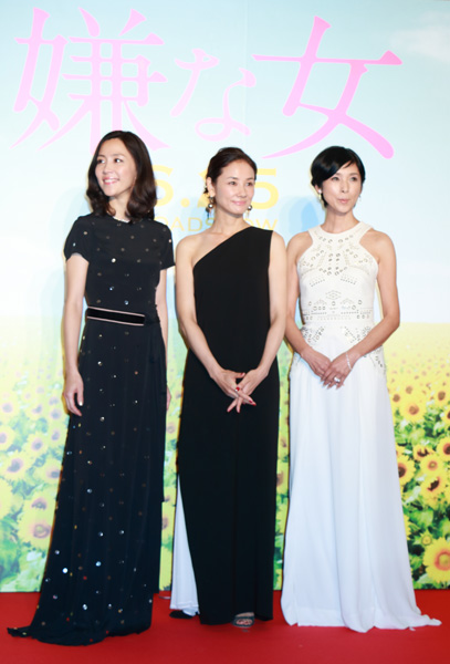 吉田羊、木村佳乃、黒木瞳監督のロングドレス全身写真、映画『嫌な女』完成披露プレミア試写会フォトコールにて