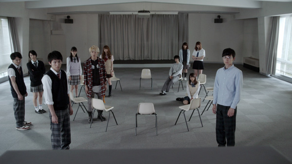 この牢獄から脱出できるのか？　映画『人狼ゲーム プリズン・ブレイク』より