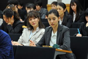 新木優子（主演・大学三年生の川倉晴香役）、映画『インターン！』（吉田秋生監督）