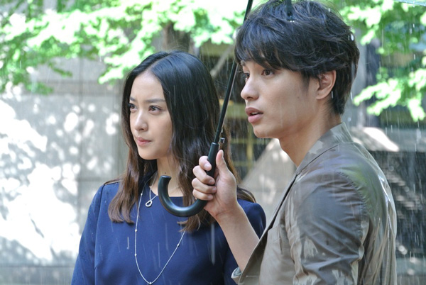 武井咲と中村蒼、TBSドラマ「せいせいするほど、愛してる」より