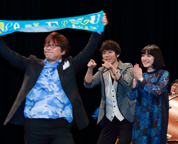 三木孝浩監督の入場、映画『青空エール』完成披露試写会舞台あいさつにて