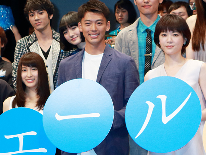 土屋太鳳、竹内涼真、上野樹里（右）