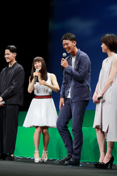 土屋太鳳の食はお肉ばかり?!と暴露される、映画『青空エール』完成披露試写会舞台あいさつにて