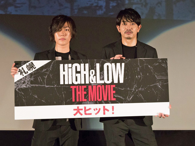 青柳翔（右）、早乙女太一、映画『HiGH&LOW THE MOVIE』初日舞台あいさつ＠札幌シネマフロンティアにて