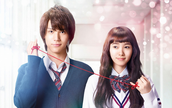 制服姿のキラ＆ニノ、その小指に赤い糸！