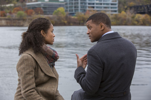 ググ・バサ＝ローとウィル・スミス、映画『コンカッション』（ピーター・ランデスマン監督）より