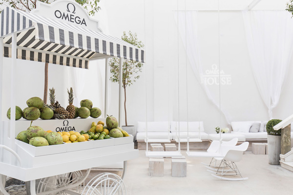 リオデジャネイロ「オメガハウス」のスウィングエリアには巨大ブランコやロッキングチェアなど