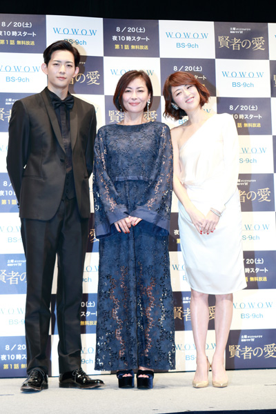 左から竜星涼、中山美穂、高岡早紀の全身写真