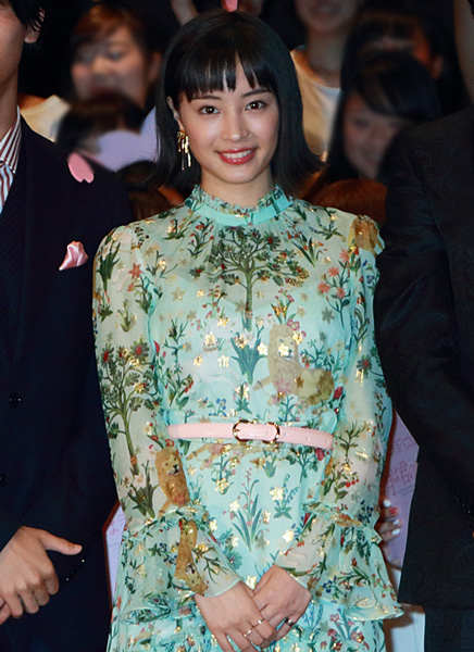 ゼロからバイオリン演奏を学んだ広瀬すず。監督は完璧主義と絶賛