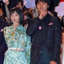 広瀬すずと山﨑賢人、映画『四月は君の嘘』完成披露試写会で君嘘ポーズ