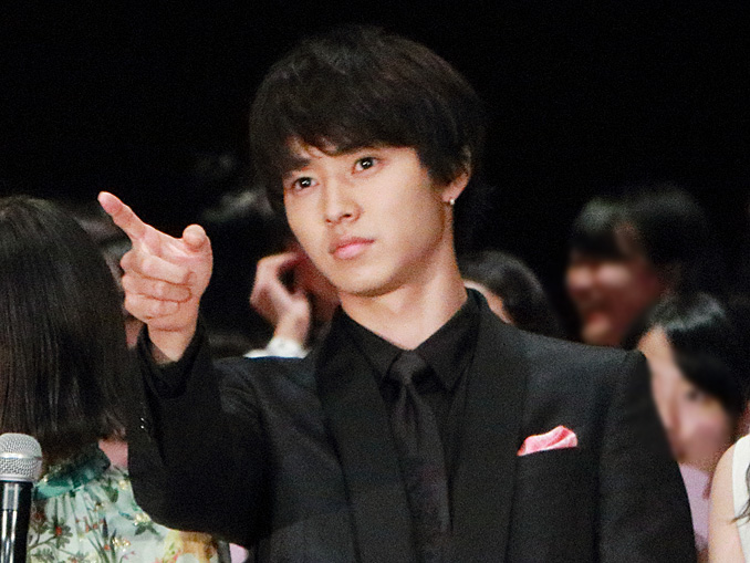 山﨑賢人はピアノ演奏をマスター、監督曰く、「楽しむタイプ」と楽観主義者であることが判明