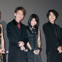 笑顔の絶えないトークが続く。映画『何者』完成披露試写会の舞台あいさつにて