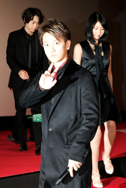 佐藤健、ファンの声援に応える！映画『何者』完成披露試写会の舞台あいさつにて