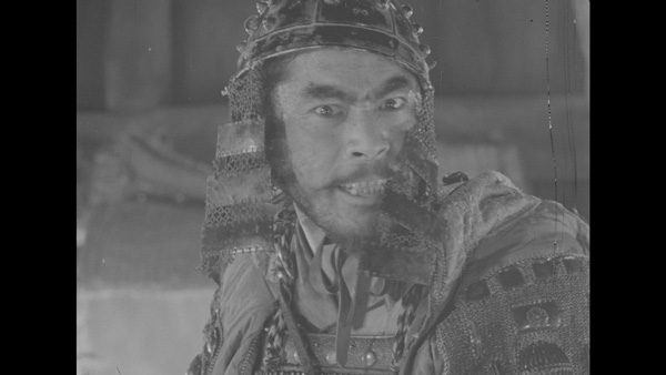 映画『七人の侍』修復前、菊千代（三船敏郎）が農民の実態を訴える