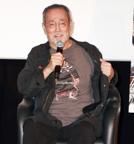 俳優の仲代達矢さん、影武者のＴシャツをご着用