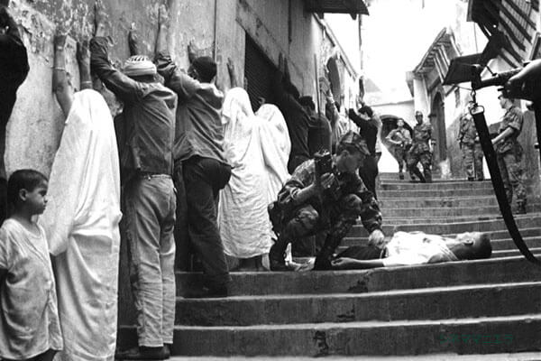 音楽はエンニオ・モリコーネ、映画『アルジェの戦い』デジタル・リマスター、オリジナル言語版