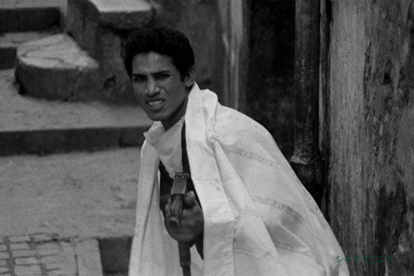 通称アリ・ラ・ポワント、映画『アルジェの戦い』デジタル・リマスター、オリジナル言語版（ジッロ・ポンテコルヴォ監督・共同脚本）