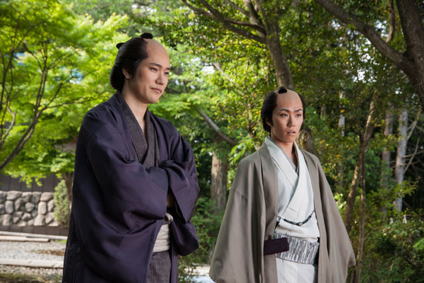 松山ケンイチと早乙女太一、WOWOW連続ドラマW「ふたがしら2」より