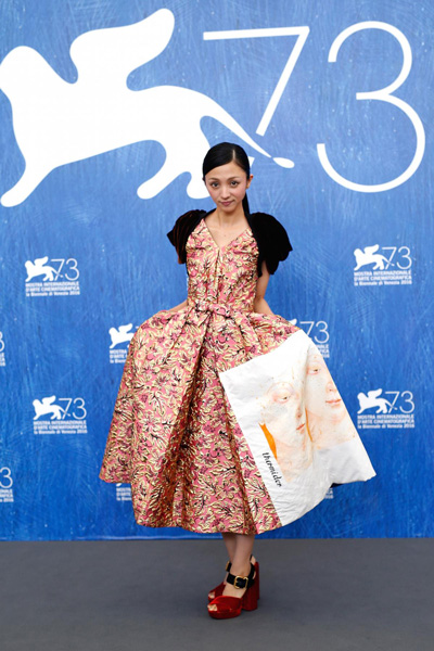 PRADA×満島ひかり、ヴェネツィア国際映画祭のフォトコールにて