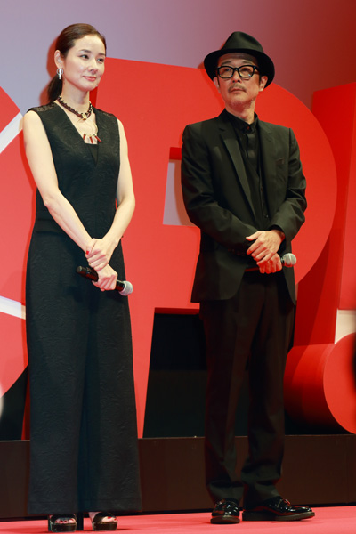 吉田羊、リリー・フランキーの全身写真、映画『SCOOP!』完成披露試写会