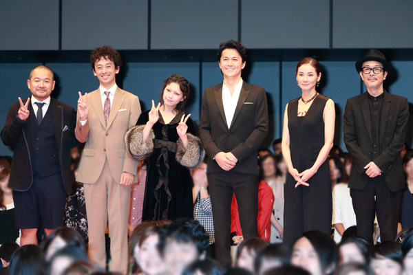 左から大根 仁監督、滝藤賢一、二階堂ふみ、福山雅治、吉田羊、リリー・フランキー