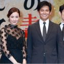 織田裕二、妻役の吉田羊と、映画『ボクの妻と結婚してください。』完成披露試写会にて